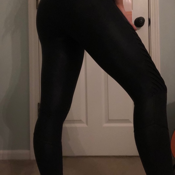 Black spanx pants - Picture 2 of 2